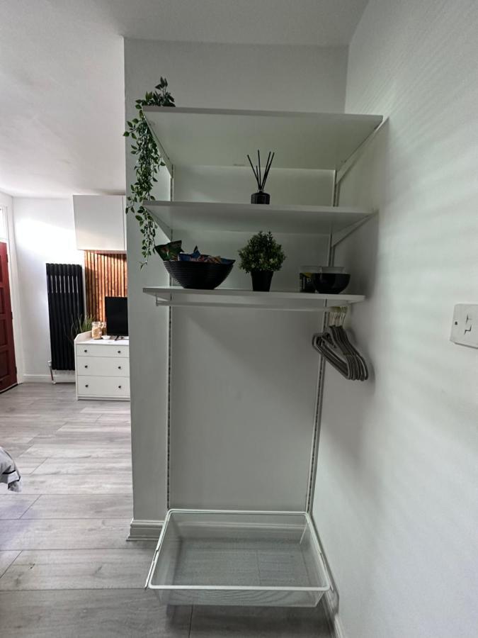 Modern En Suite Bedroom Close To City Centre Leeds  Exterior foto